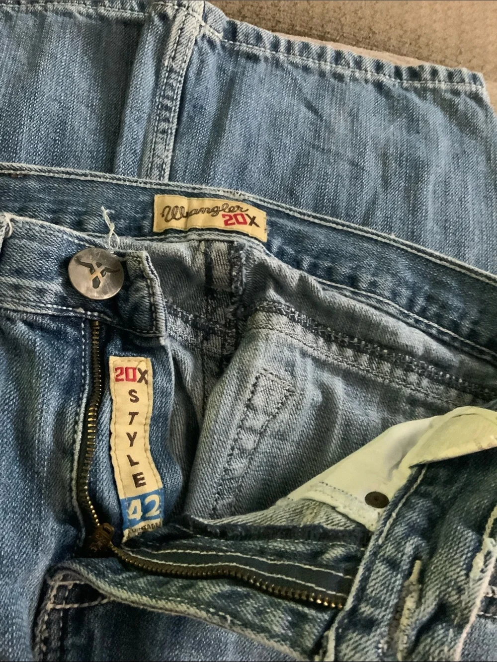 Wrangler 20x style 42 Light Wash Blue Denim Jeans